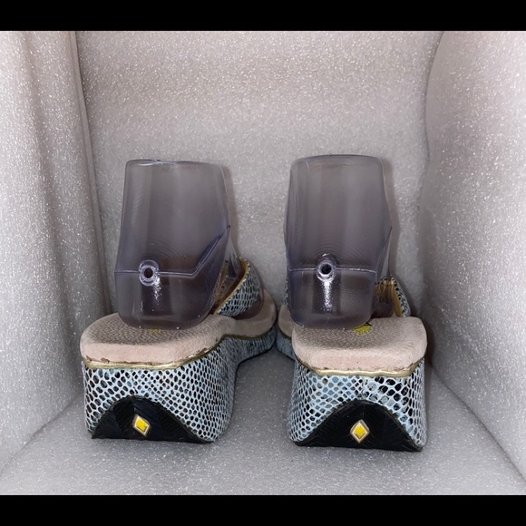 Volatile thong style sandal - Picture 5 of 11